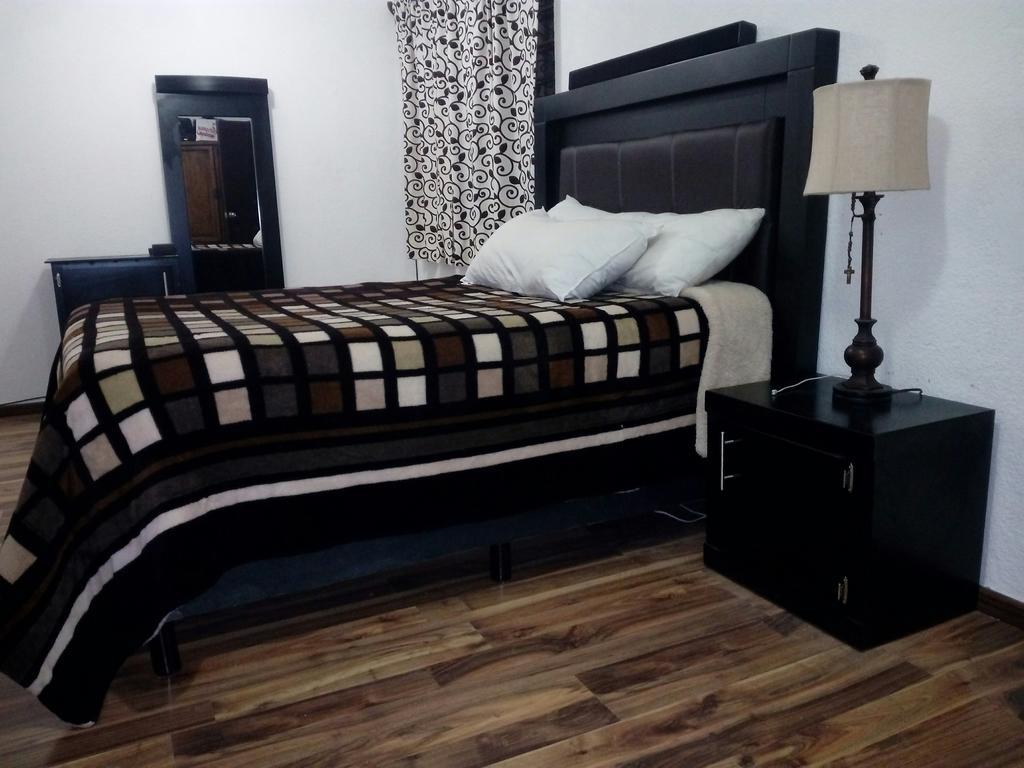 Hostal Las Cruces Вальядолид Экстерьер фото